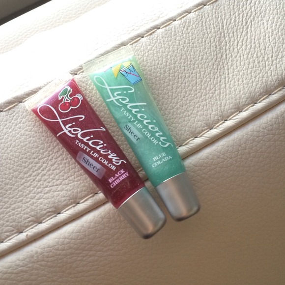 2 lip glosses