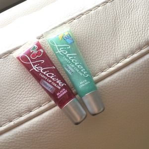 2 lip glosses