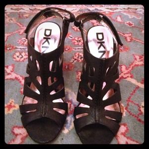 DKNY 4" black heels