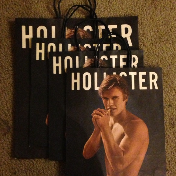 Hollister shopping bags 🌴