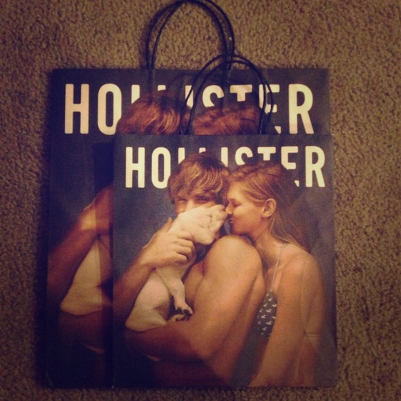 Hollister shopping bags 🌴