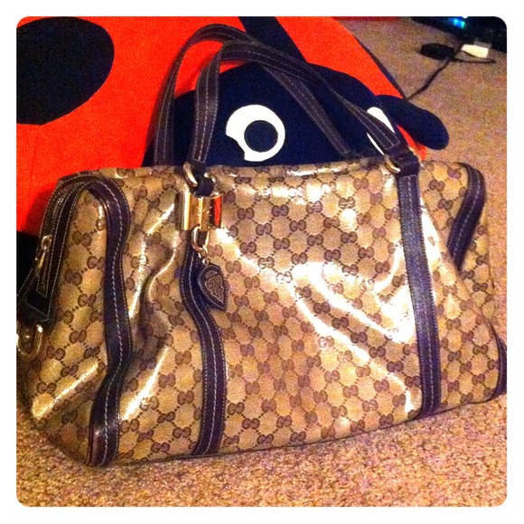 Gucci Handbags - Gucci used 100% authentic Cute handbag