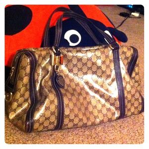 Gucci used 100% authentic Cute handbag