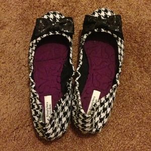 Vera Wang Flats