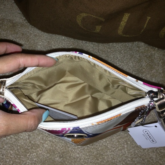 🚫Sold on Bundle🚫 AUTH Coach cosmetic case - Picture 2 of 3