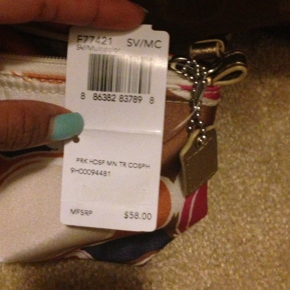 🚫Sold on Bundle🚫 AUTH Coach cosmetic case - Picture 3 of 3