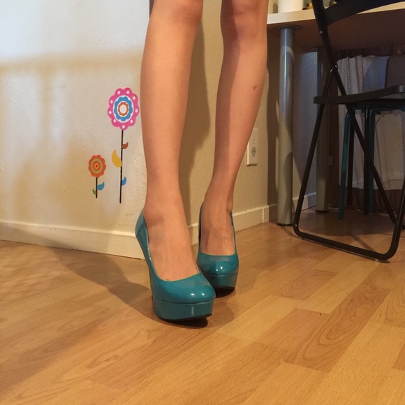 brand new! Charlotte Russe Blue Platform Pump - Picture 3 of 3