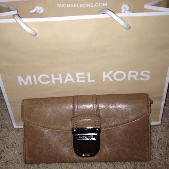 SOLD! Great price! Michael Kors wallet in Luggage