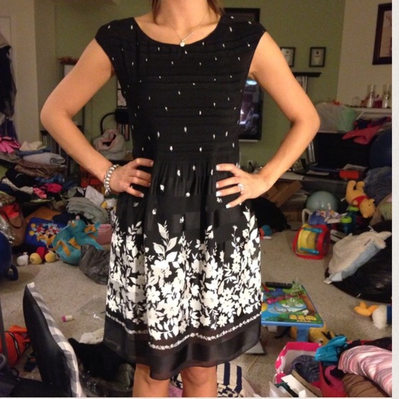 Max Studio black and white floral dress - Picture 3 of 7