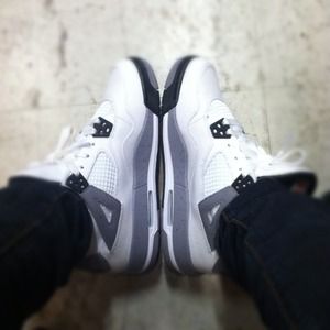 ❌Hold for @babysamm❌ White Cement Retro 4's