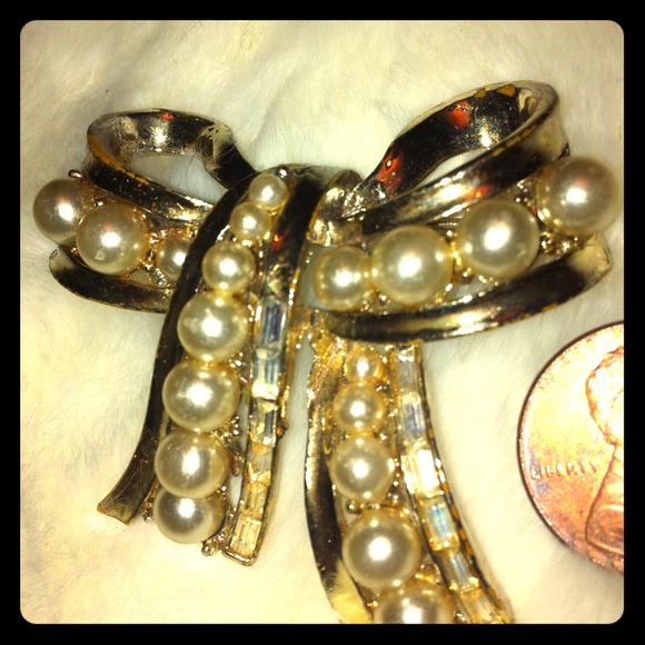 Pearl and rhinestone bow tie pin.