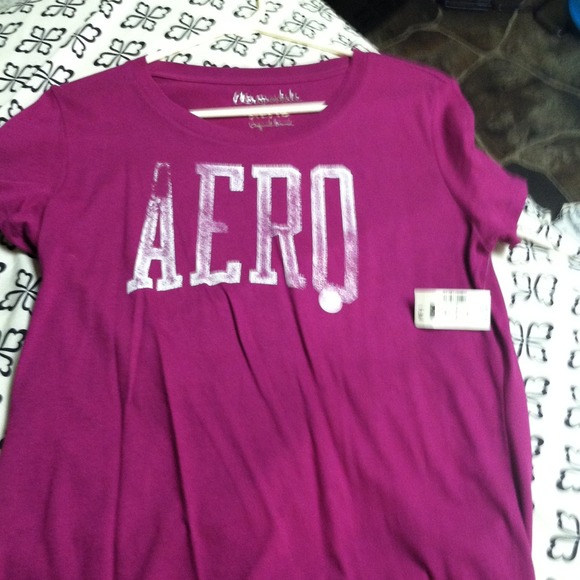 New with tags aero tshirt