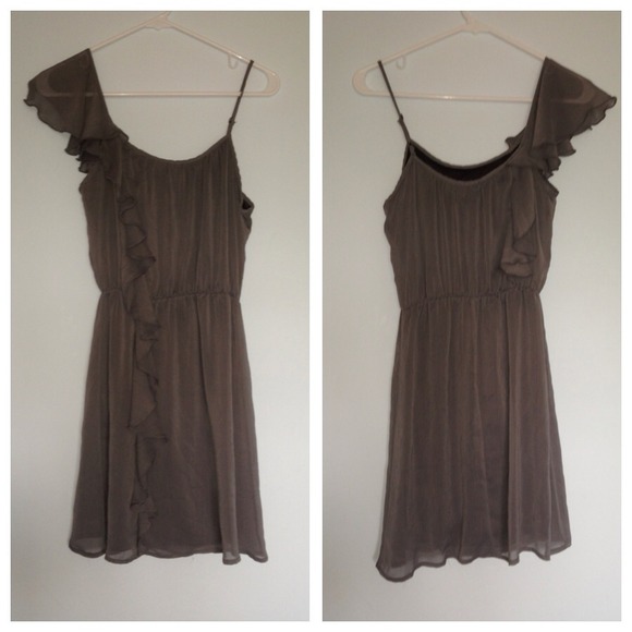Asymmetrical Grey Ruffled Dress - Picture 2 of 3