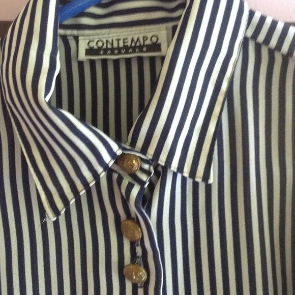 Button down shirt. 👚HOST-PICK by-CASSANDRAKNOX !! - Picture 4 of 4