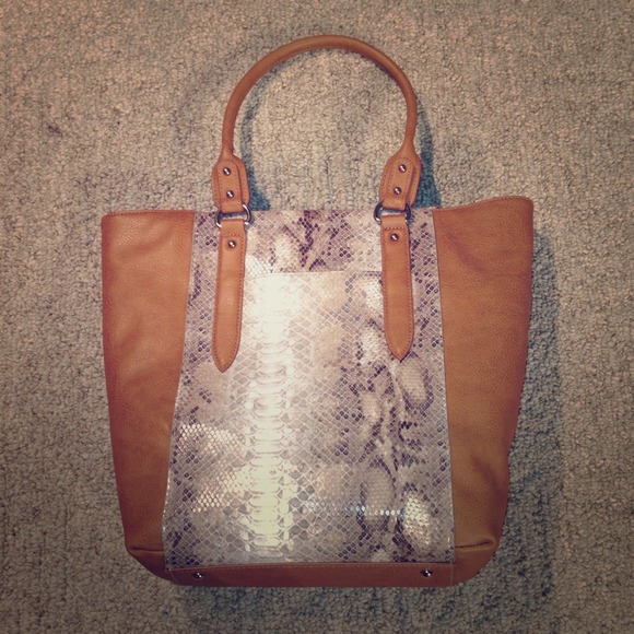 💕REDUCED Liz Claiborne Purse.