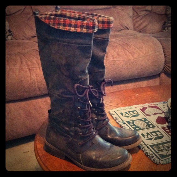 Rocket Dog brown and orange checkered boots