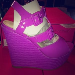 Shoedazzle size 7.5 purple wedge