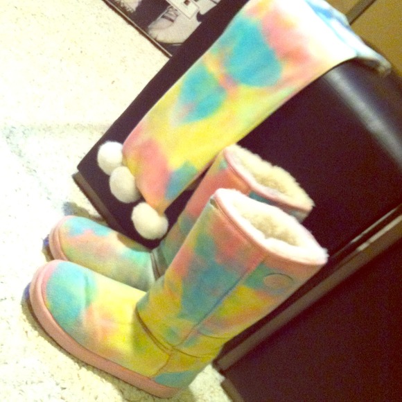 Betty Lu's pastel tie dye boots and scarf
