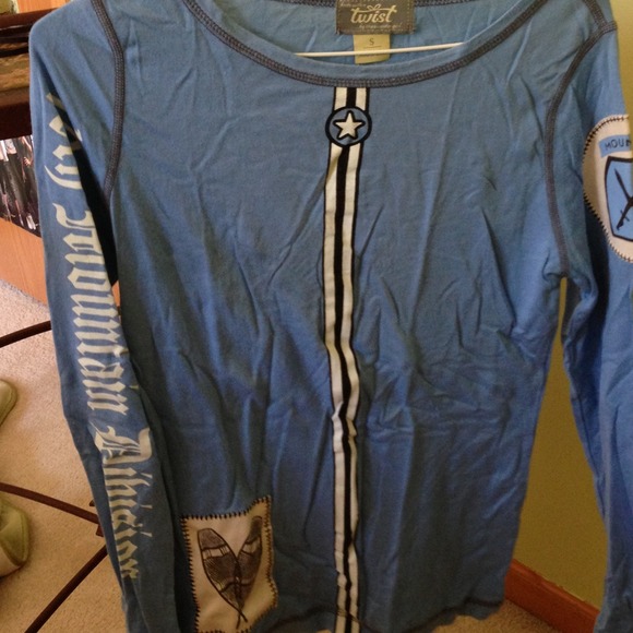 Cute blue workout shirt!