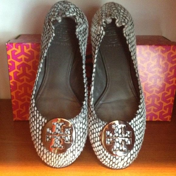 TORY BURCH Calf Hair Flat - Picture 2 of 4
