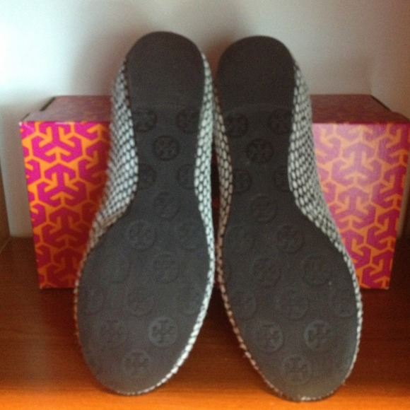 TORY BURCH Calf Hair Flat - Picture 3 of 4