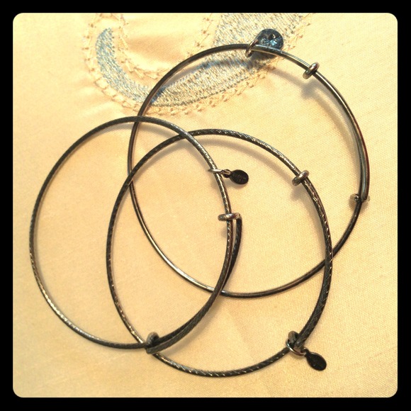 Set of 3 pewter Alex and Ani !!!