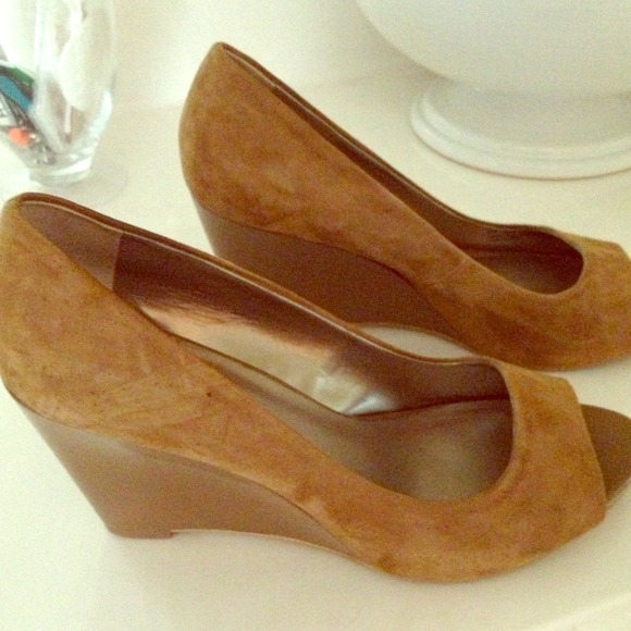 Franco Sarto suede tan wedges