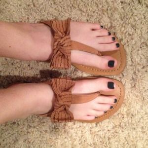 Jessica Simpson sandals with bow on front.