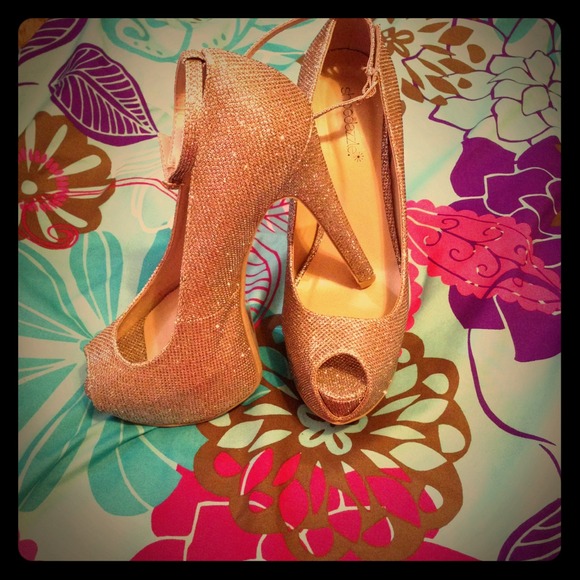 Glittery Pumps!!