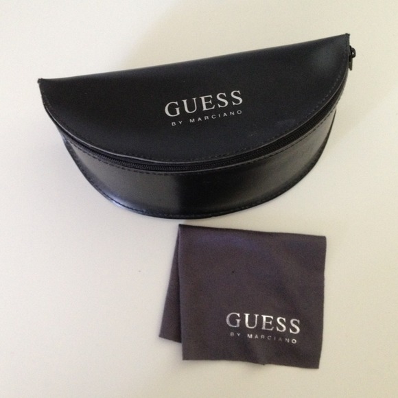 👓Guess Sunglasses Case👓