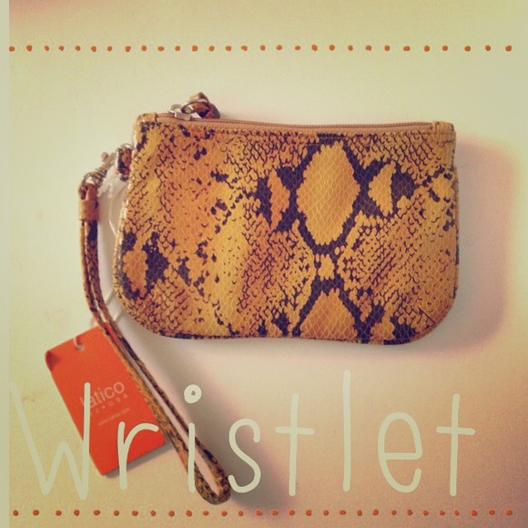 Clutches & Wallets - Wristlet🎀 not for sale