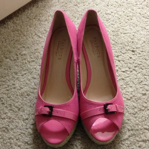 Talbots pink canvas wedge. Hardly worn. Size 8 - Picture 3 of 3