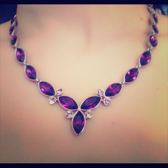 💕Beautiful amethyst crystal necklace!🍷🌃💋