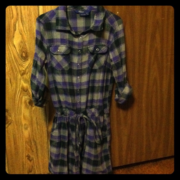 Miley Cyrus and Max Axria plaid shirt dress!