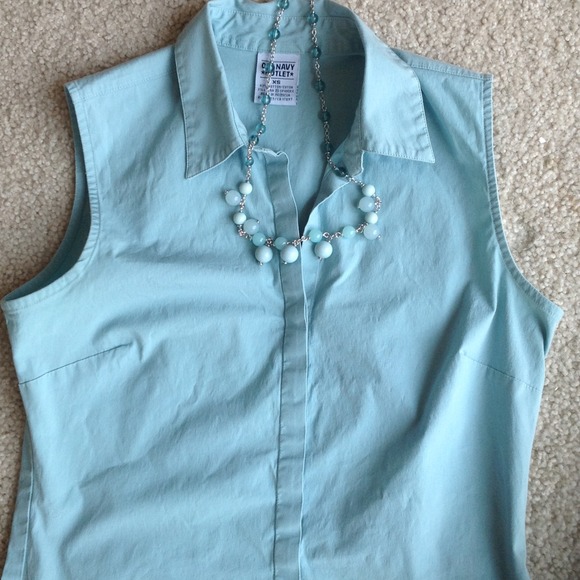$10 SALE seafoam sleeveless stretch button-up top - Picture 2 of 3