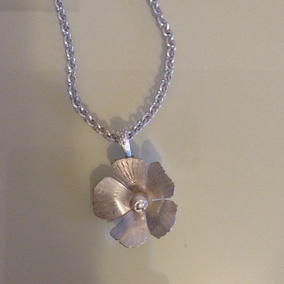 Flower necklace