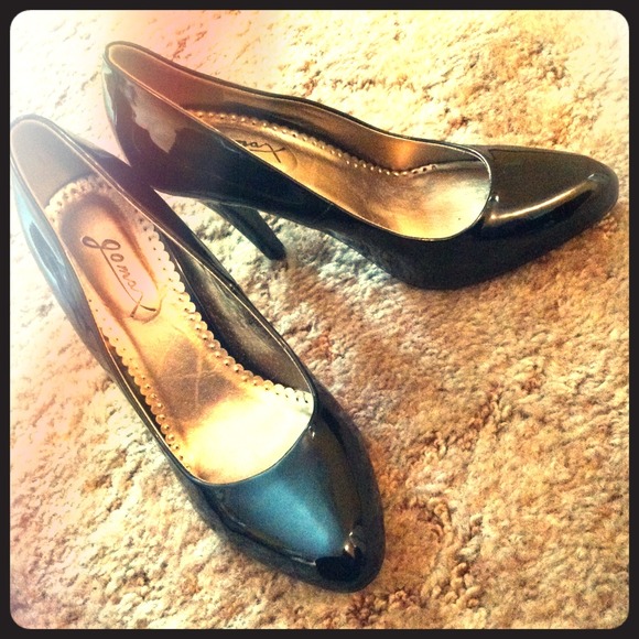 Black Pumps