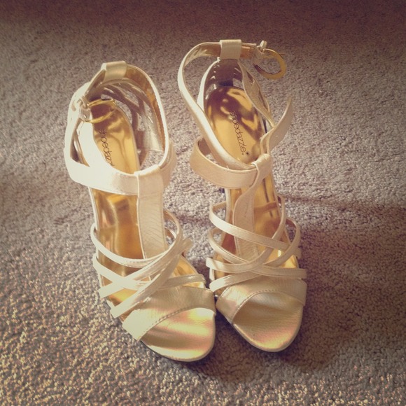 NWOT Shoedazzle cream stilettos - Picture 1 of 4