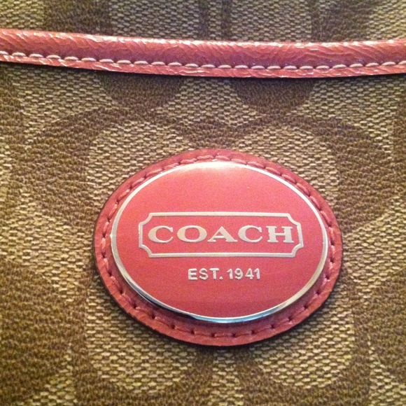 ♦️SOLD♦️Authentic brand New Khaki/Roseberry COACH - Picture 3 of 4