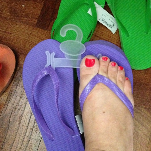 Brand new slippers. Lots of colors - Picture 2 of 4