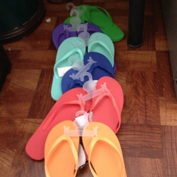 Brand new slippers. Lots of colors - Picture 4 of 4