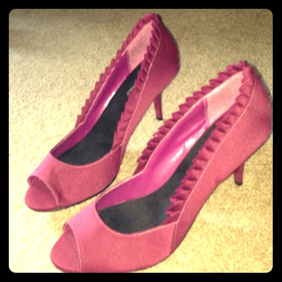 NWOT Michael Antonio peep toe stilettos