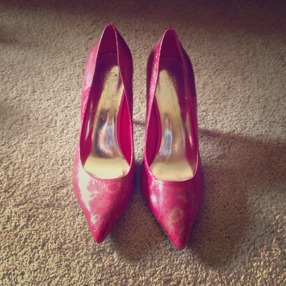 Pink pumps