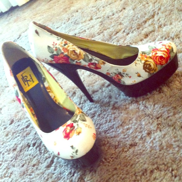 Floral Printed Pumps