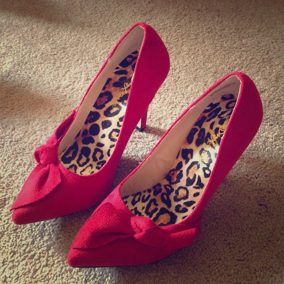 NWOT Shoedazzle pumps