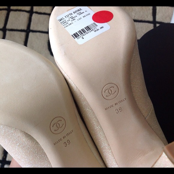 SOLD TO A BRIDE😊Chanel Camelia Glitter pumps - Picture 4 of 4