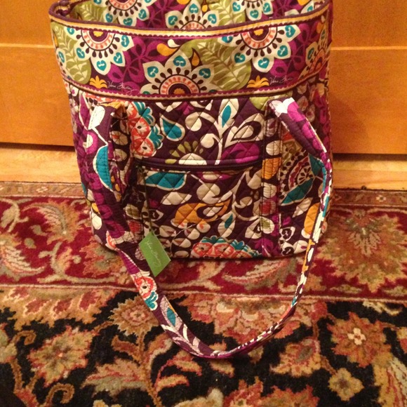 FLASH PRICE REDUCTION! NWT Vera Bradley Vera Tote - Picture 2 of 4