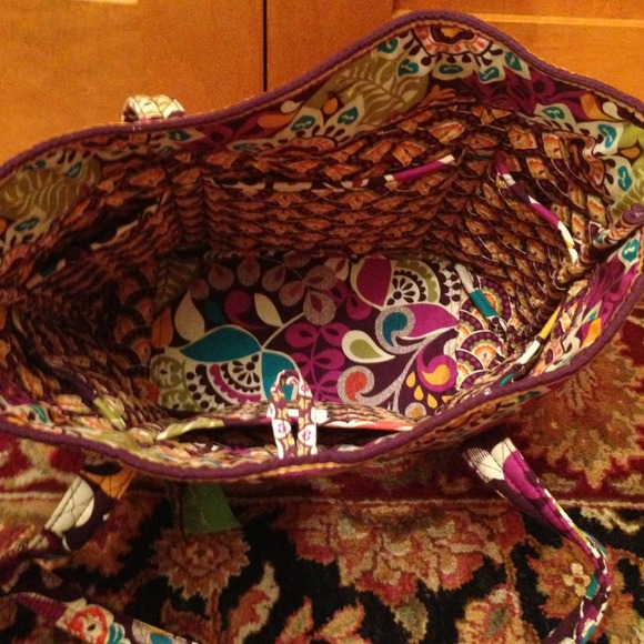 FLASH PRICE REDUCTION! NWT Vera Bradley Vera Tote - Picture 4 of 4