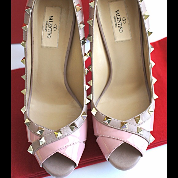 🚫SOLD ON EBAY🚫🎉Host Pick🎉 VALENTINO Rockstud - Picture 2 of 4