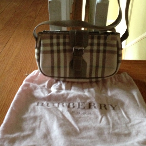 Authentic Burberry pink nova check shoulder bag
